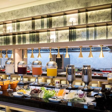 Cuncyue Hot Spring Resort 뤄동 외부 사진 The buffet at the hotel
