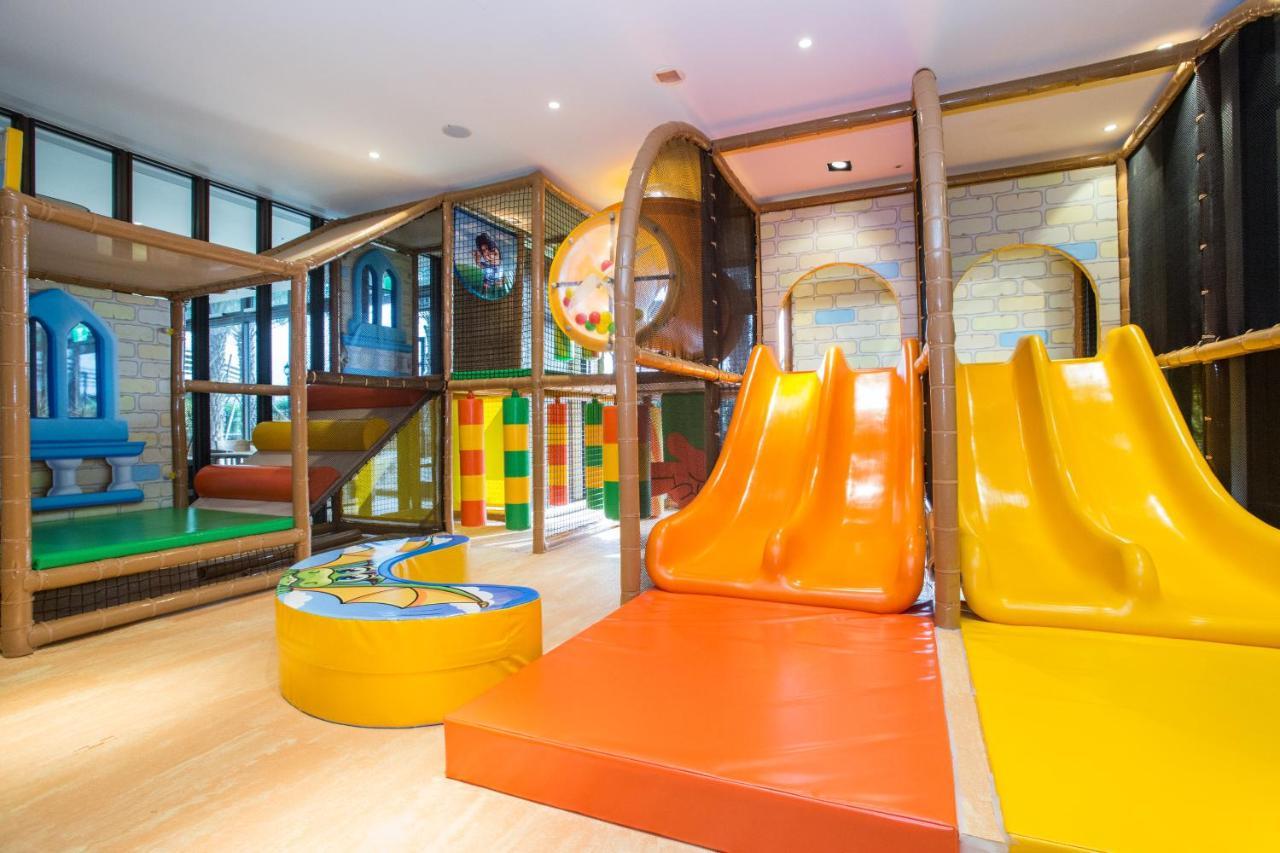 Cuncyue Hot Spring Resort 뤄동 외부 사진 The children's play area
