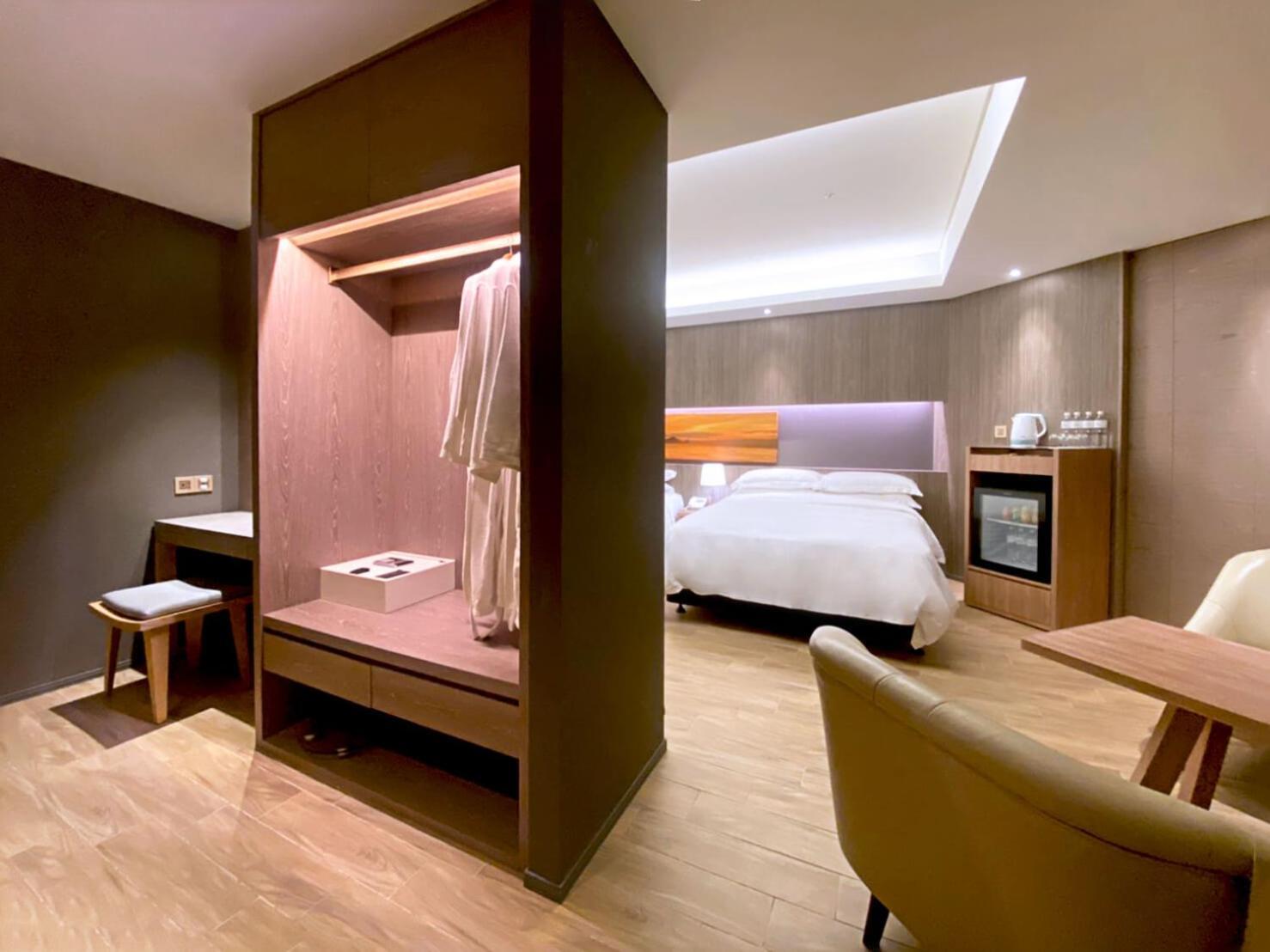 Cuncyue Hot Spring Resort 뤄동 객실 사진 Deluxe Room