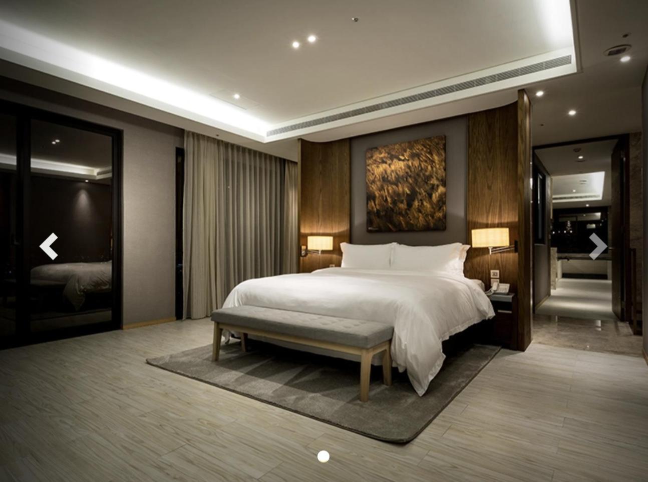 Cuncyue Hot Spring Resort 뤄동 객실 사진 A bedroom at the Ritz-Carlton, Maldives