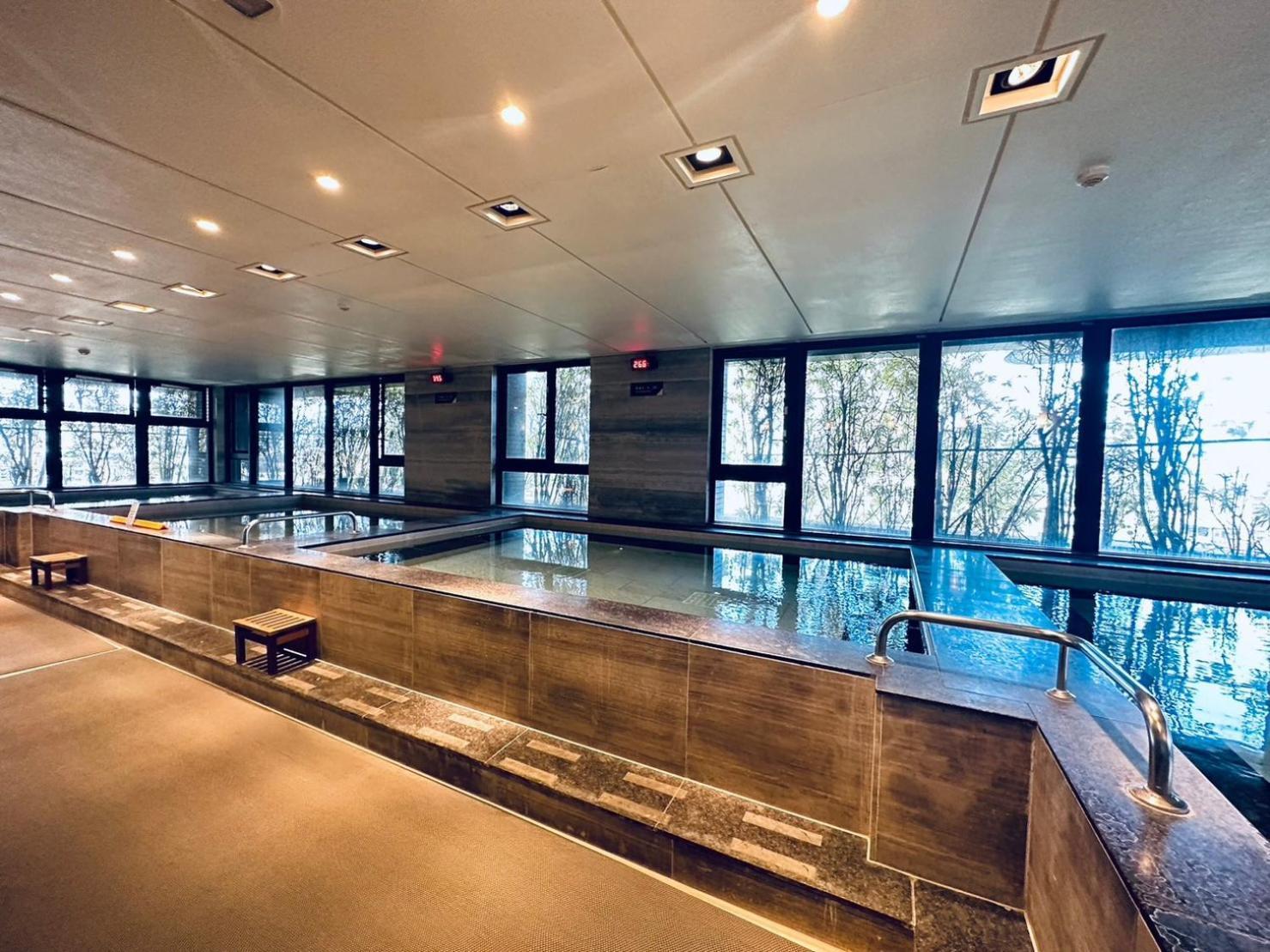 Cuncyue Hot Spring Resort 뤄동 외부 사진 A modern onsen in Tokyo