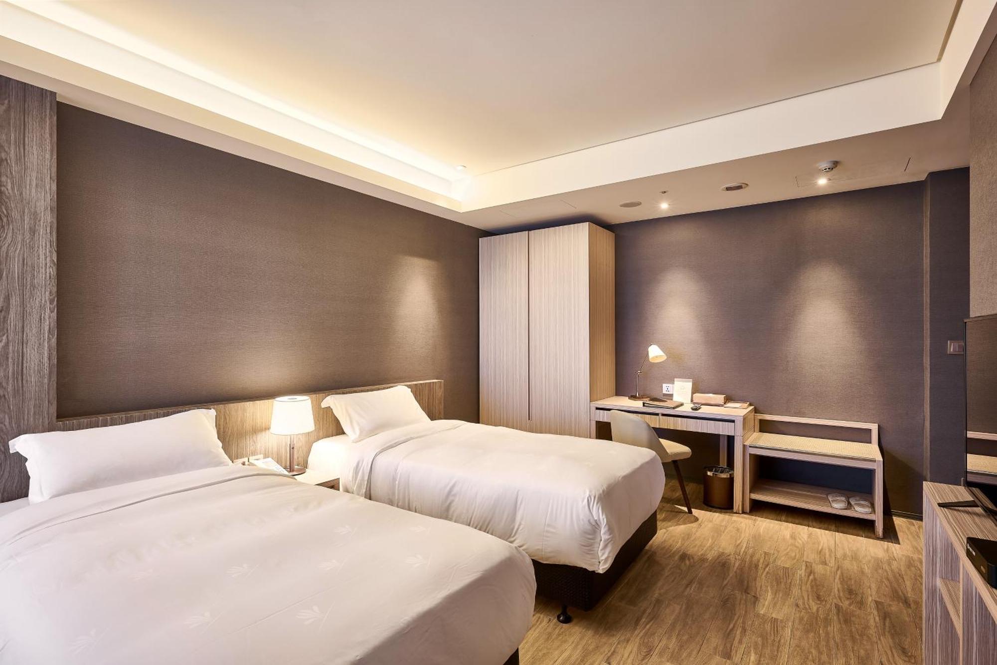 Cuncyue Hot Spring Resort 뤄동 객실 사진 Deluxe Room