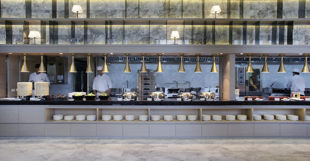 Cuncyue Hot Spring Resort 뤄동 외부 사진 The kitchen at the restaurant