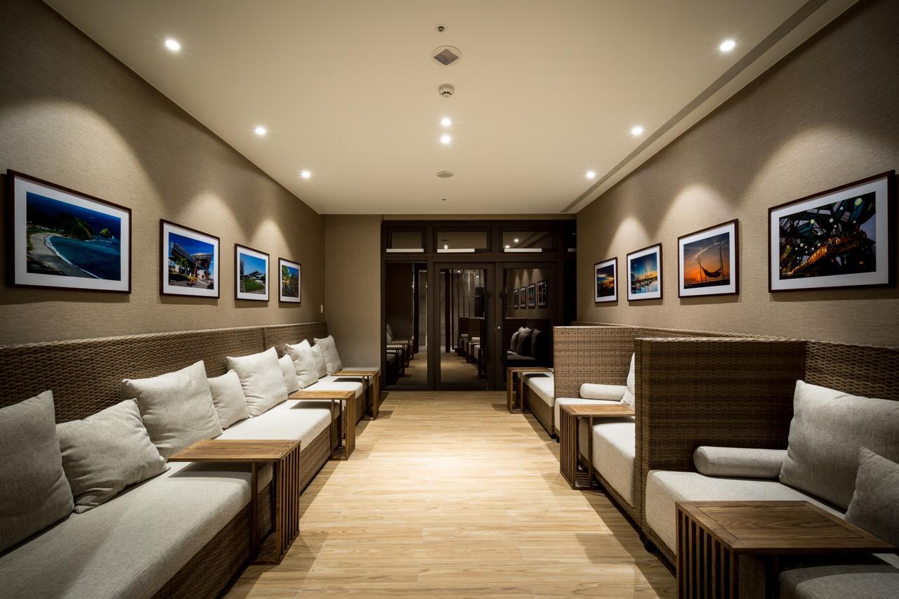 Cuncyue Hot Spring Resort 뤄동 외부 사진 The lounge at the airport